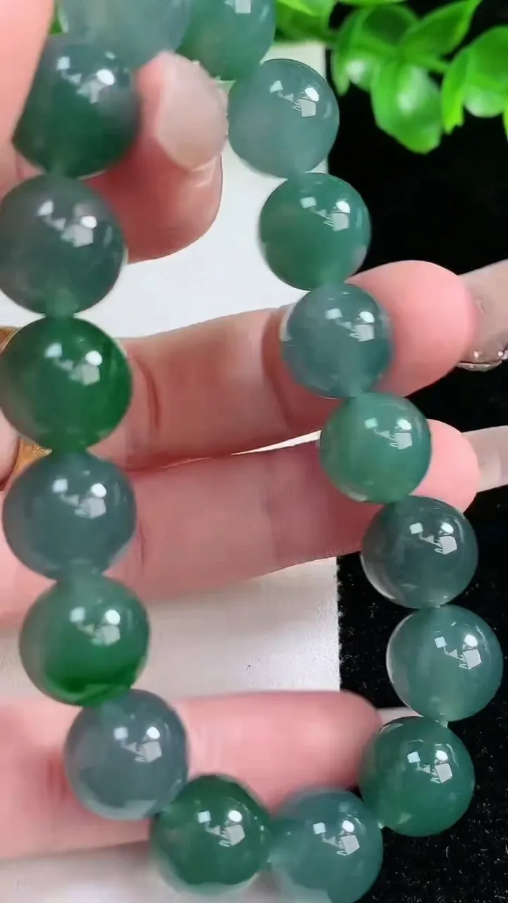 天然A货翡翠圆珠手串，尺寸11.6-17颗，重量:47.97g1月21日
工厂直销收藏佳品,种好水足