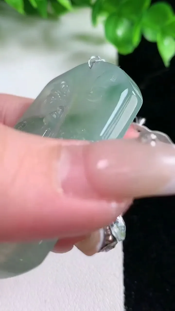 天然A货翡翠文殊菩萨吊坠，尺寸54-41.7-5.6，重量:31.82g
1月21日