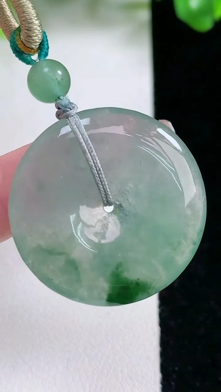 天然A货翡翠飘花平安扣吊坠，尺寸30.5-4.6，重量:11.83g
1月21日