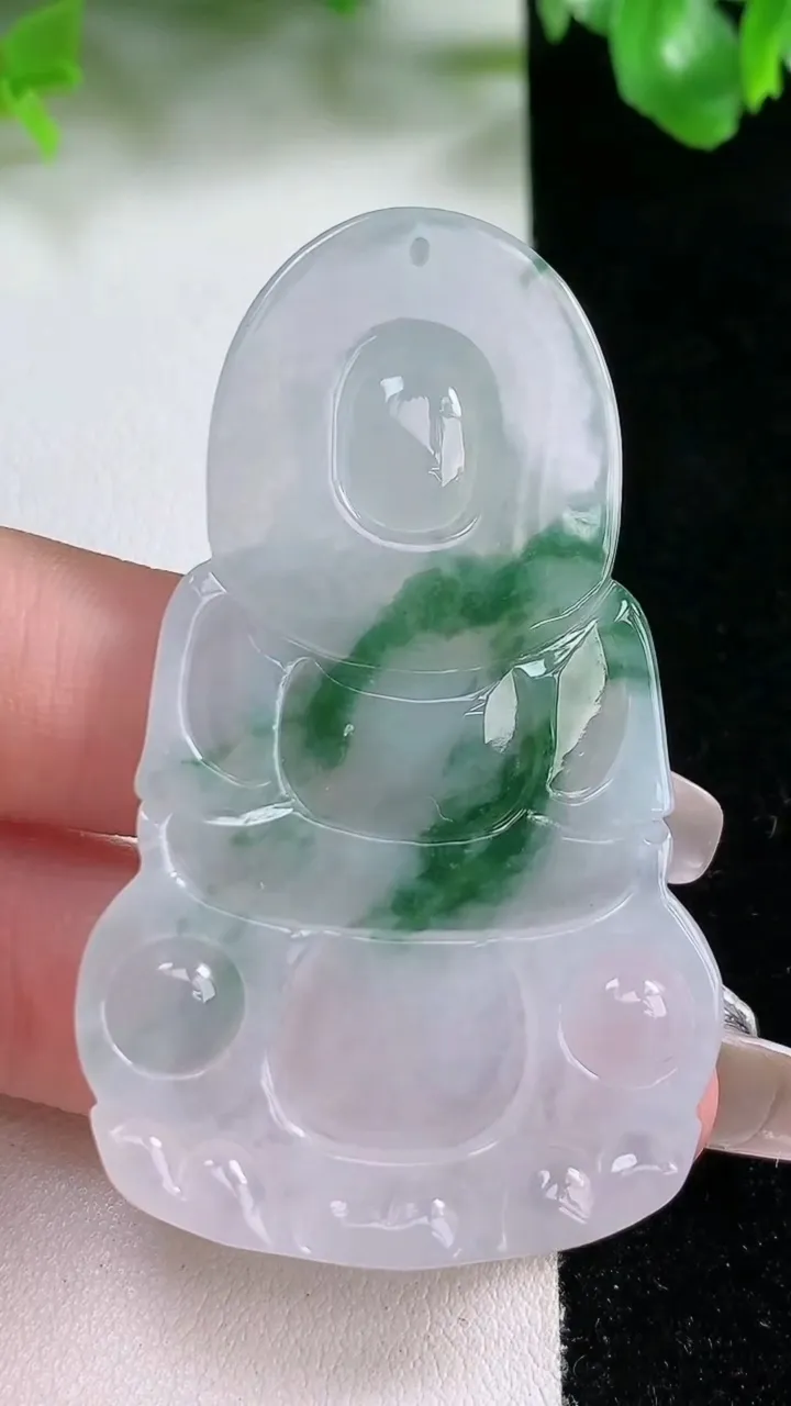 天然A货翡翠冰种飘花观音菩萨吊坠，尺寸59-35.7-5.8，重量:20.44g
1月21日