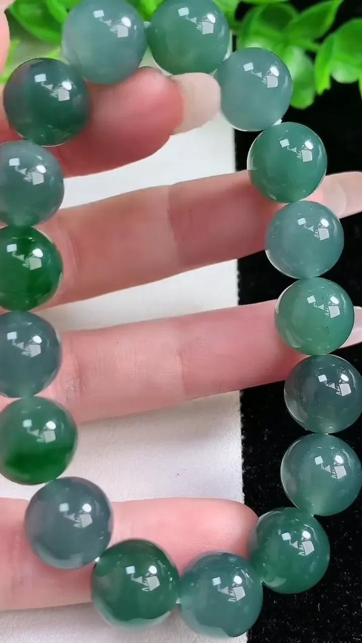 天然A货翡翠圆珠手串，尺寸11.6-17颗，重量:47.97g1月21日
工厂直销收藏佳品,种好水足，色泽均匀，有种有色，上手高大气！