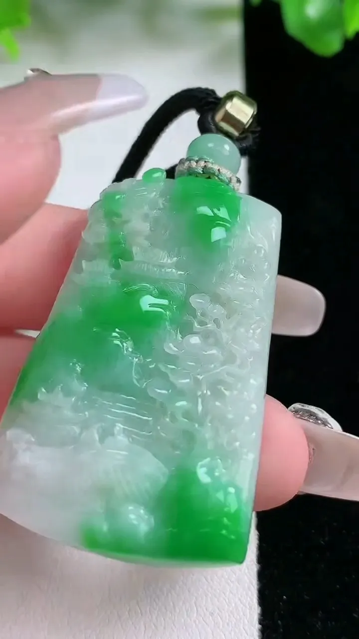 天然A货翡翠山水牌吊坠，尺寸43-27-7，重量:26.80g
1月21日