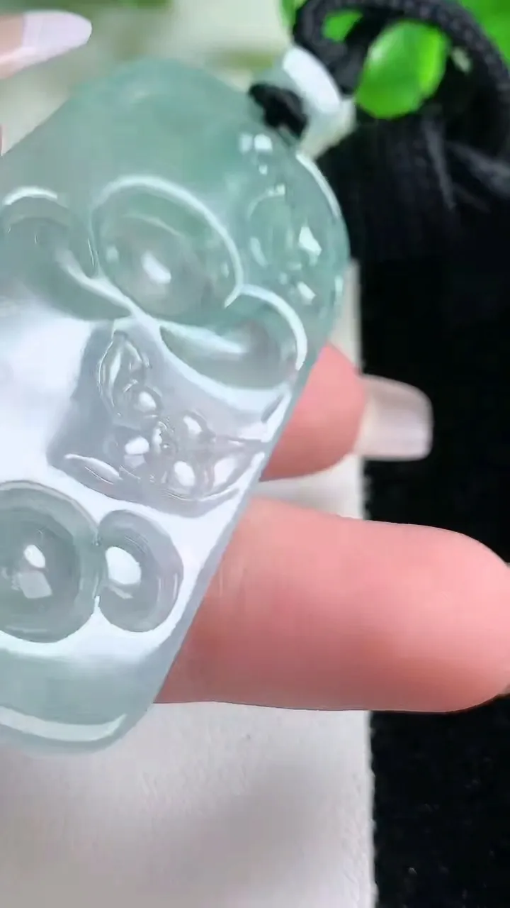 天然A货翡翠逍遥佛吊坠，尺寸60.5-31.6-4.5，重量:23.11g
1月21日