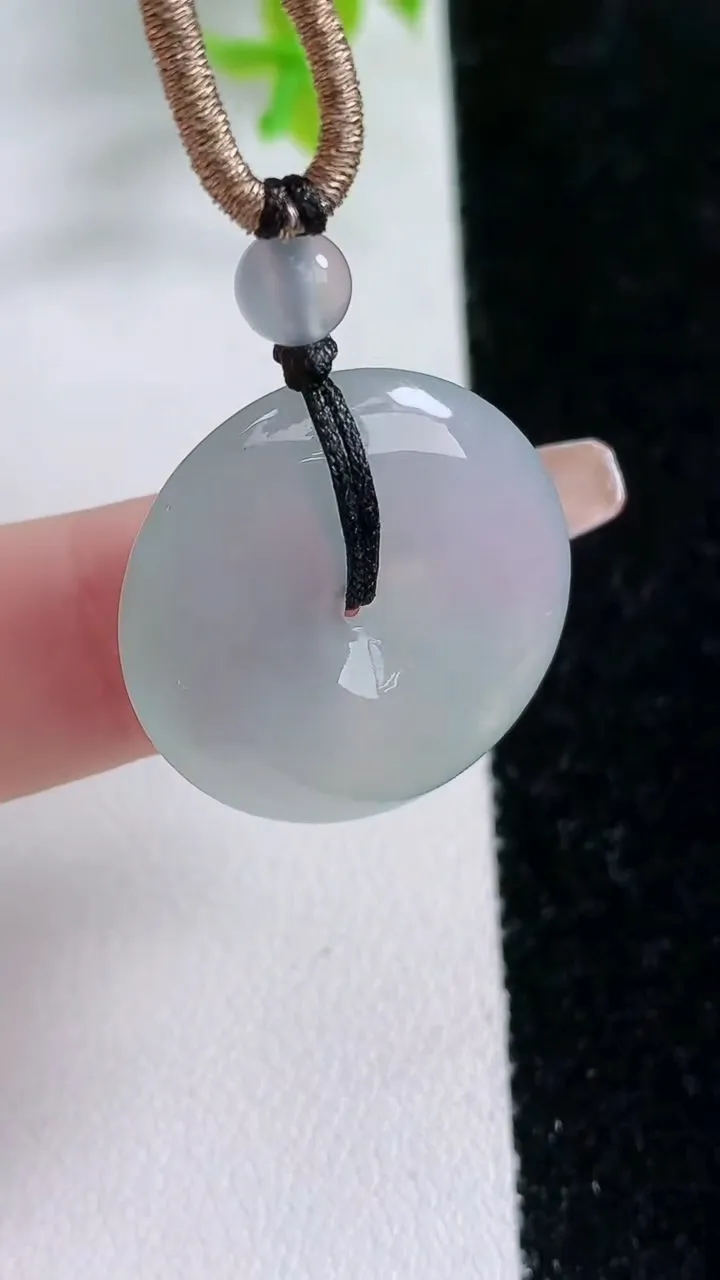 天然A货翡翠平安扣吊坠，尺寸23.2-5.5，重:6.01g
1月21日