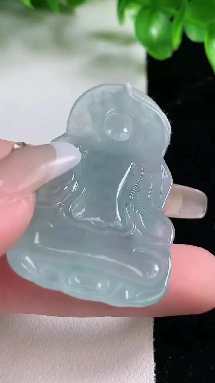 天然A货翡翠度母观音吊坠，尺寸49.5-29.5-5.6，重量:14.84g
1月21日