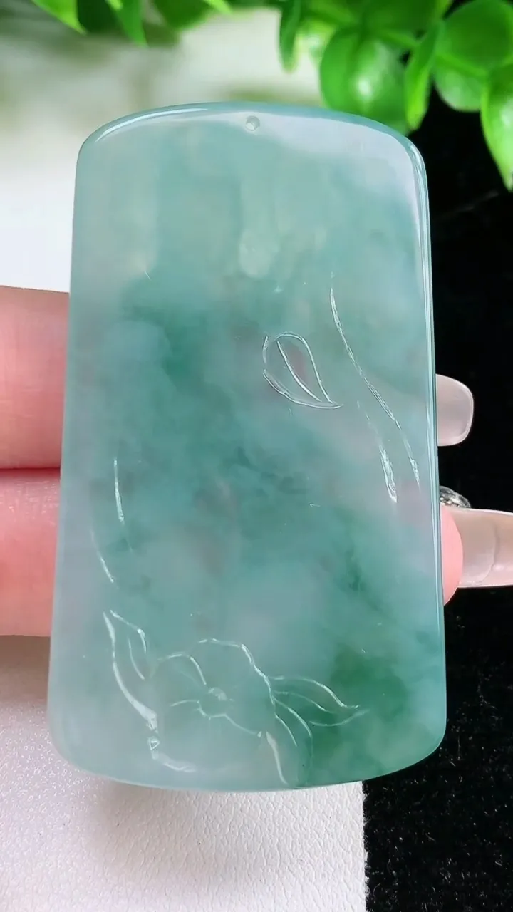 天然A货翡翠文殊菩萨吊坠，尺寸58.2-31.6-5.4，重量:25.36g
1月21日