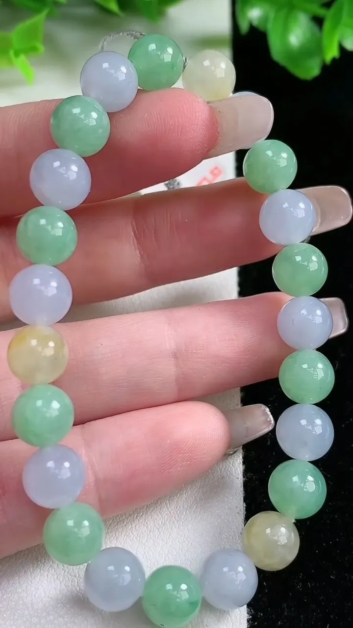 天然A货翡翠三彩圆珠手串，尺寸7.7-23颗，重量:20.35g1月21日
工厂直销收藏佳品,种好水足，色泽均匀，有种有色，上手高大气！