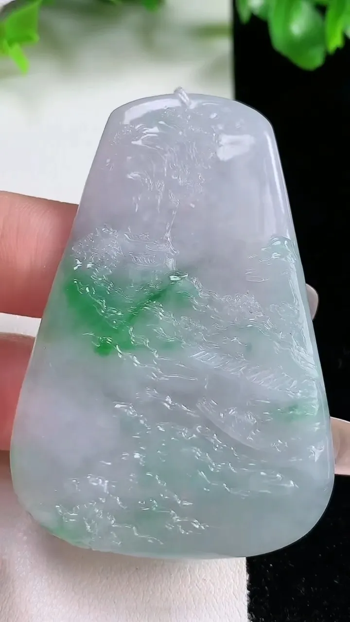 天然A货翡翠山水牌吊坠，尺寸59.7-40-5，重量:29.34g
1月21日