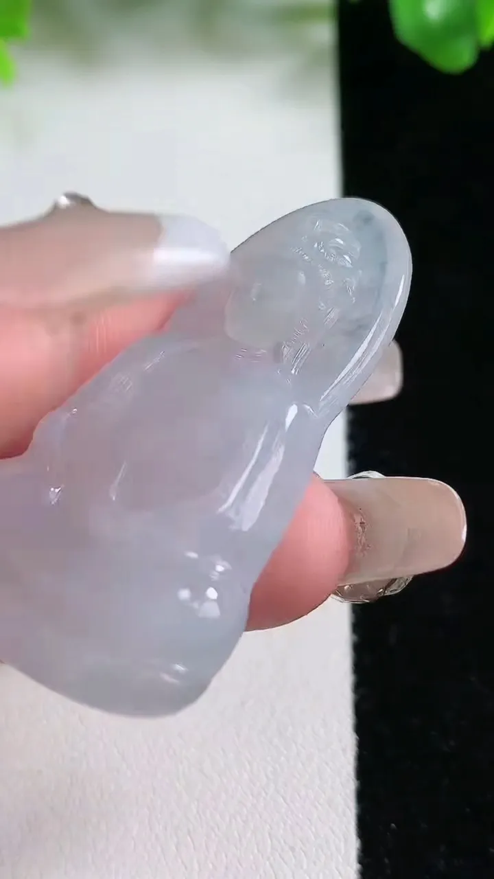 天然A货翡翠观音菩萨吊坠，尺寸45.2-29-5.5，重量:13.33g
1月21日