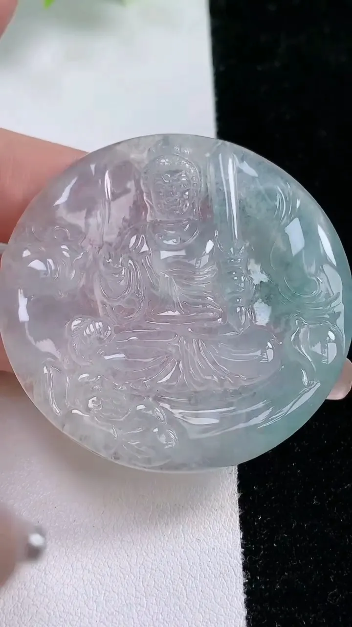 天然A货翡翠不动明王吊坠，尺寸49-4.8，重:23.02g
1月21日