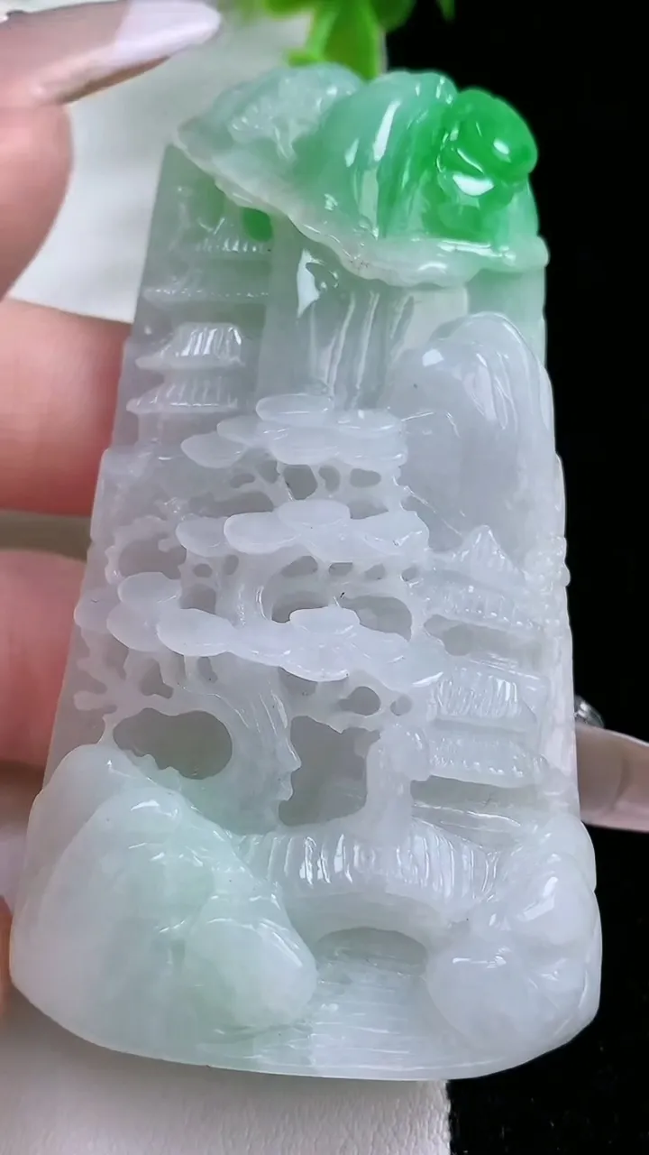 天然A货翡翠山水牌吊坠，尺寸78-39.6-11.7，重:74.34g
1月21日