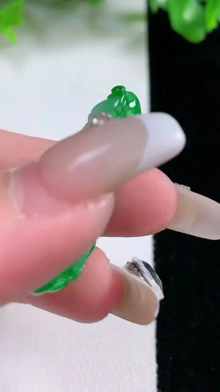 天然A货翡翠白菜吊坠，尺寸34-16.8-11，重量:9.16g
1月21日