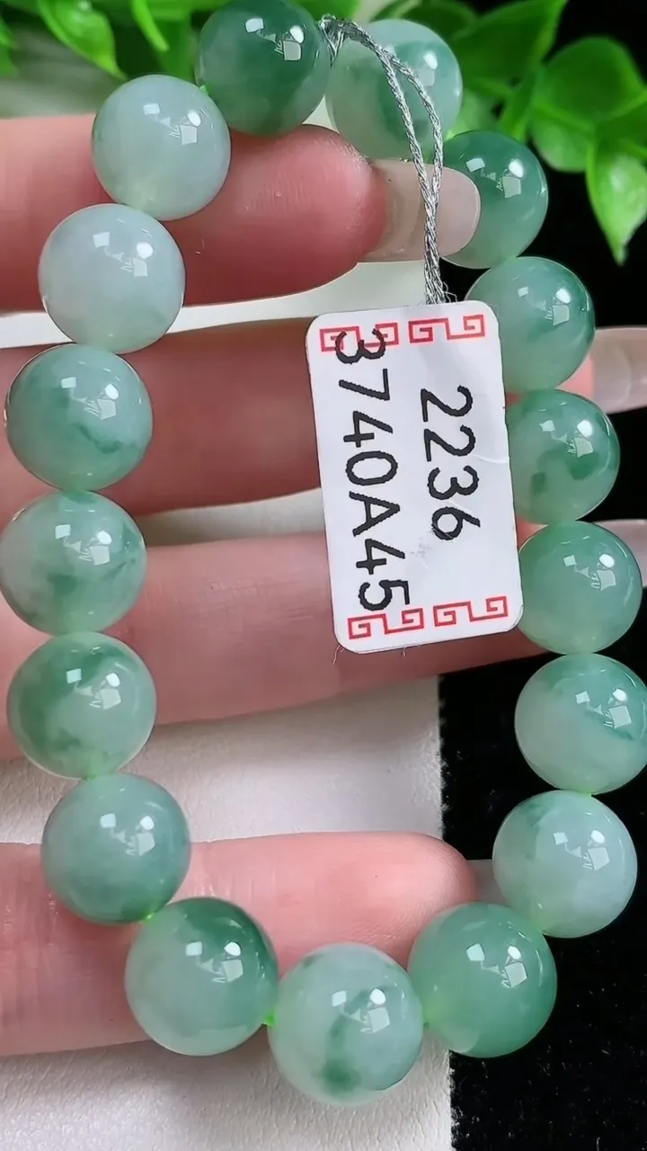 天然A货翡翠飘花圆珠手串，尺寸11-17颗，重量:37.40g1月21日
工厂直销收藏佳品,种好水足，色泽均匀，有种有色，上手高大气！