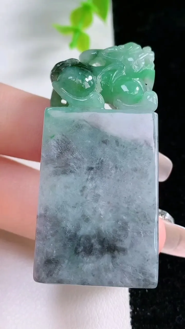 天然A货翡翠貔貅印章，尺寸53.5-25-12，重:41.61g
1月21日