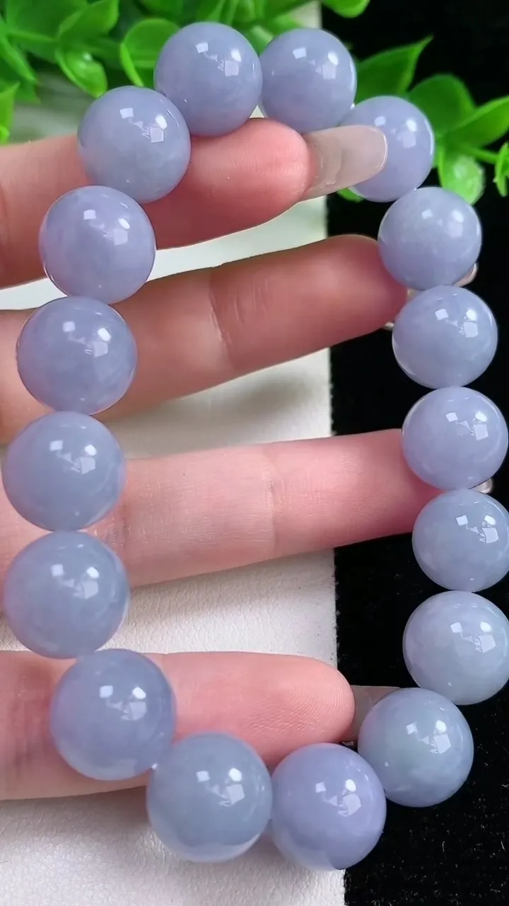 天然A货翡翠紫罗兰圆珠手串，尺寸12.4-17颗，重量:56.31g1月21日
工厂直销收藏佳品,种好水足，色泽均匀，有种有色，上手高大气！