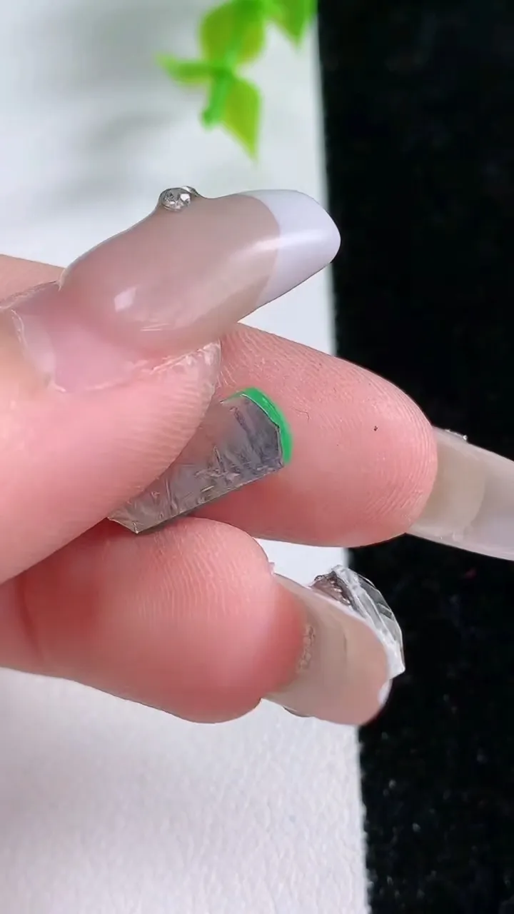 天然A货翡翠马鞍戒面，尺寸14-5.7-2.3，重:0.50g
1月21日