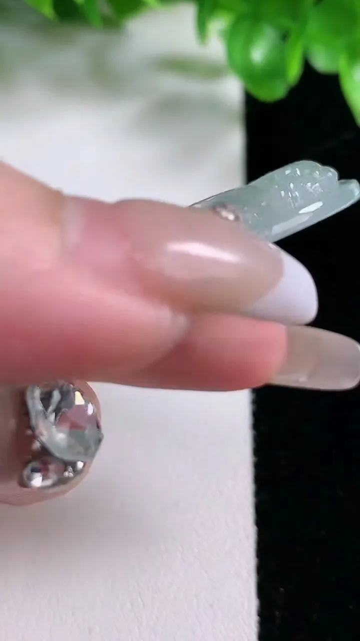 天然A货翡翠度母观音吊坠，尺寸67-40-5，重量:26.34g
1月21日