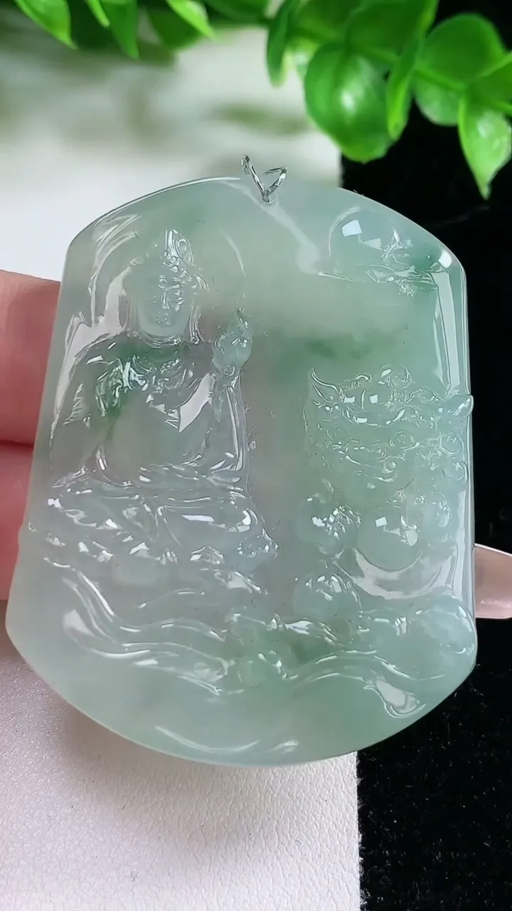 天然A货翡翠文殊菩萨吊坠，尺寸54-41.7-5.6，重量:31.82g
1月21日
