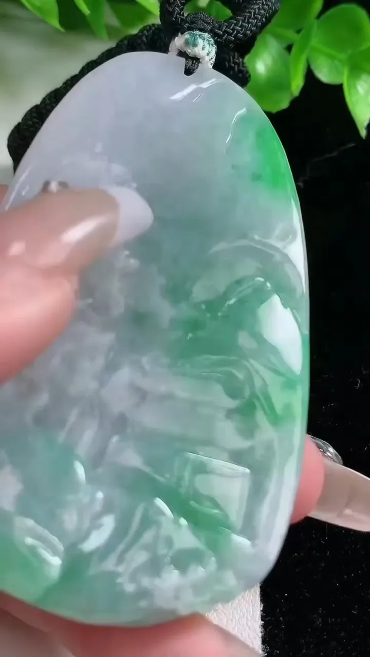 天然A货翡翠山水佛头吊坠，尺寸71.2-41.2-12.5，重量:68.01g
1月21日