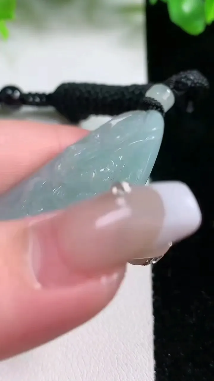 天然A货翡翠文殊菩萨吊坠，尺寸49.6-34.4-4.6，重量:19.27g
1月21日