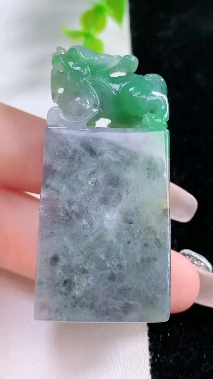 天然A货翡翠貔貅印章，尺寸53.5-25-12，重:41.61g
1月21日