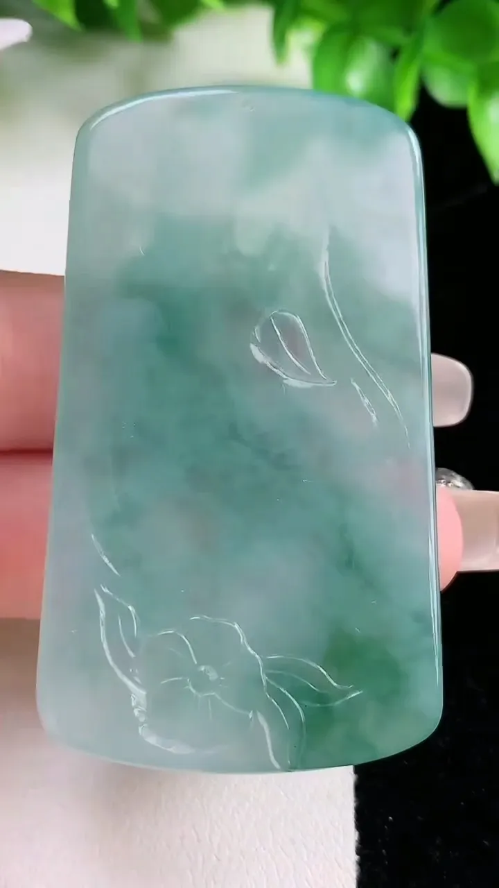 天然A货翡翠文殊菩萨吊坠，尺寸58.2-31.6-5.4，重量:25.36g
1月21日