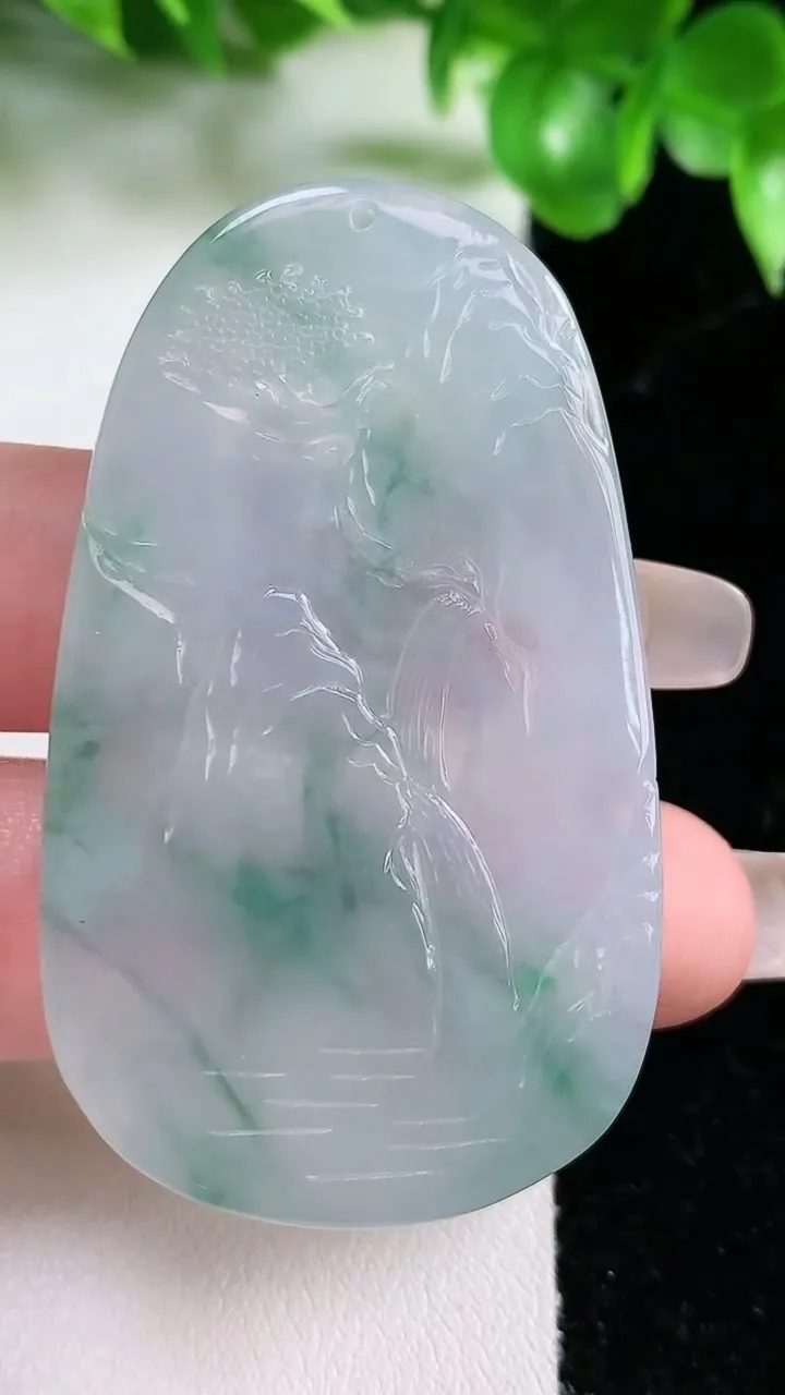 天然A货翡翠冰种飘花山水观音菩萨吊坠，尺寸54-32.2-4.8，重量:21.59g
1月21日