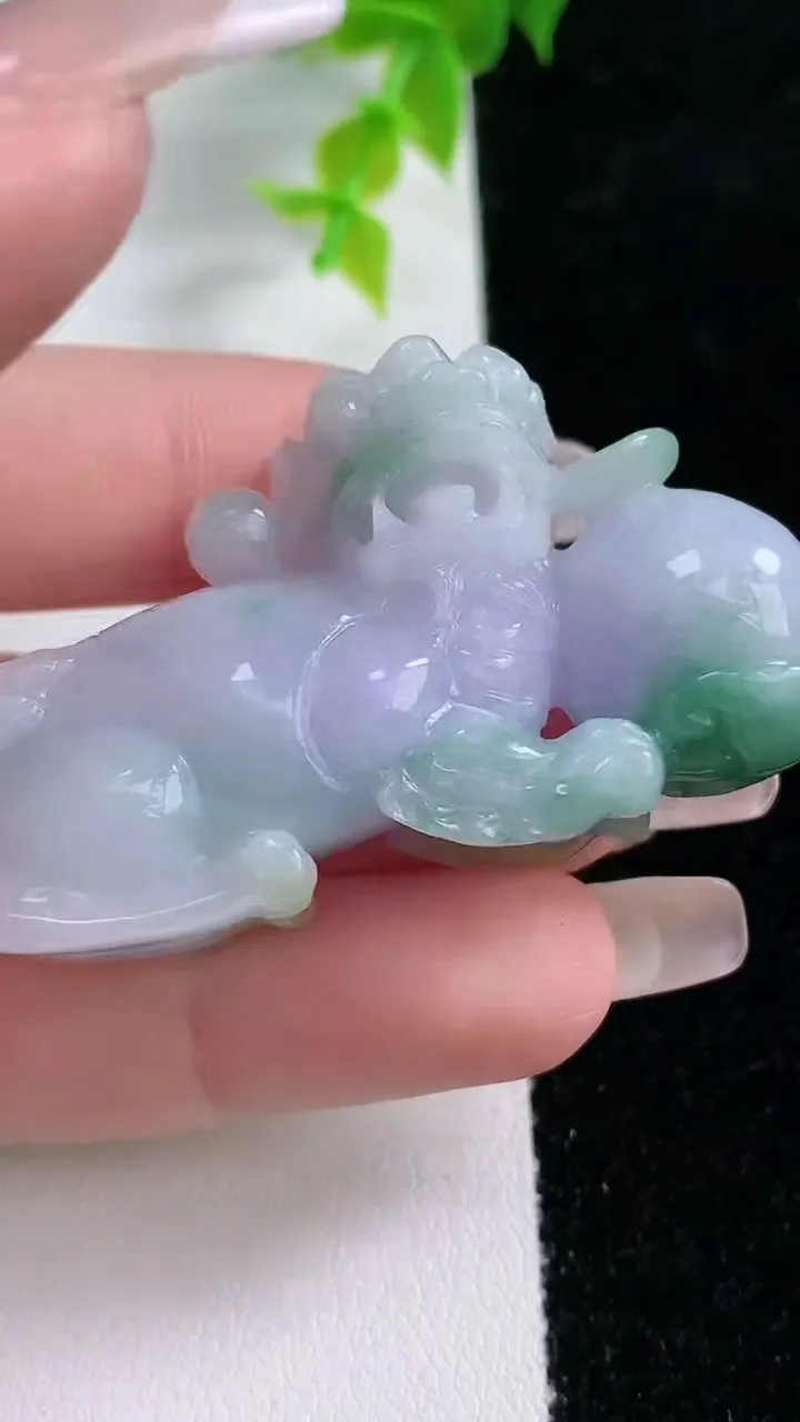 天然A货翡翠春带彩 紫罗兰貔貅吊坠，尺寸52.6-30.2-14.2，重:32.56g
1月21日