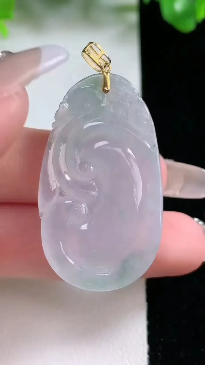 天然A货翡翠如意吊坠，尺寸41.5-23.7-5.4，重量:10.09g
1月21日