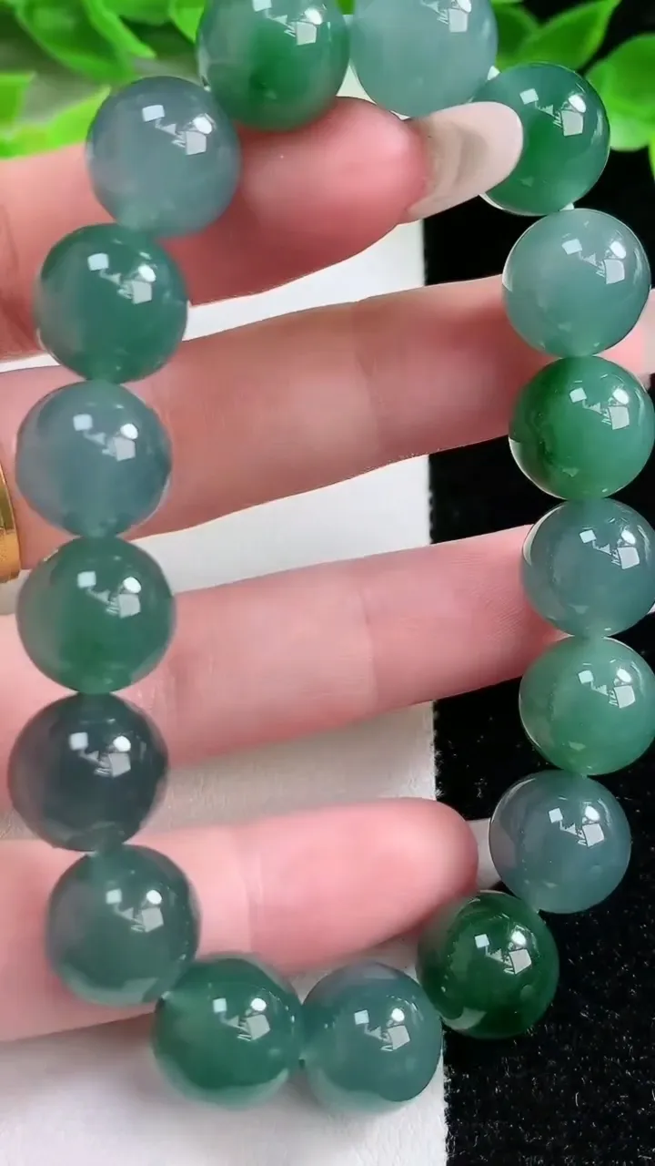 天然A货翡翠圆珠手串，尺寸11.6-17颗，重量:47.97g1月21日
工厂直销收藏佳品,种好水足，色泽均匀，有种有色，上手高大气！