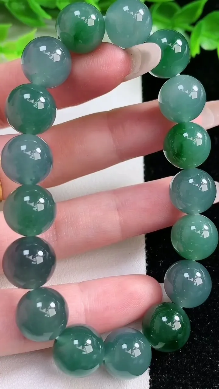 天然A货翡翠圆珠手串，尺寸11.6-17颗，重量:47.97g1月21日
工厂直销收藏佳品,种好水足，色泽均匀，有种有色，上手高大气！