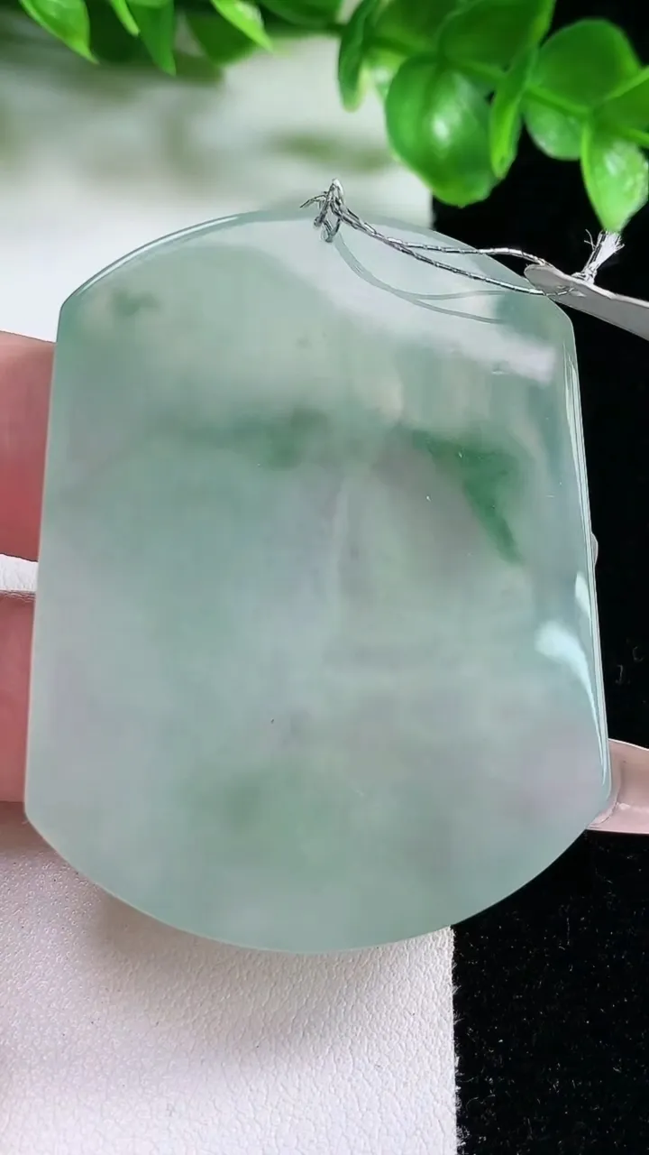 天然A货翡翠文殊菩萨吊坠，尺寸54-41.7-5.6，重量:31.82g
1月21日