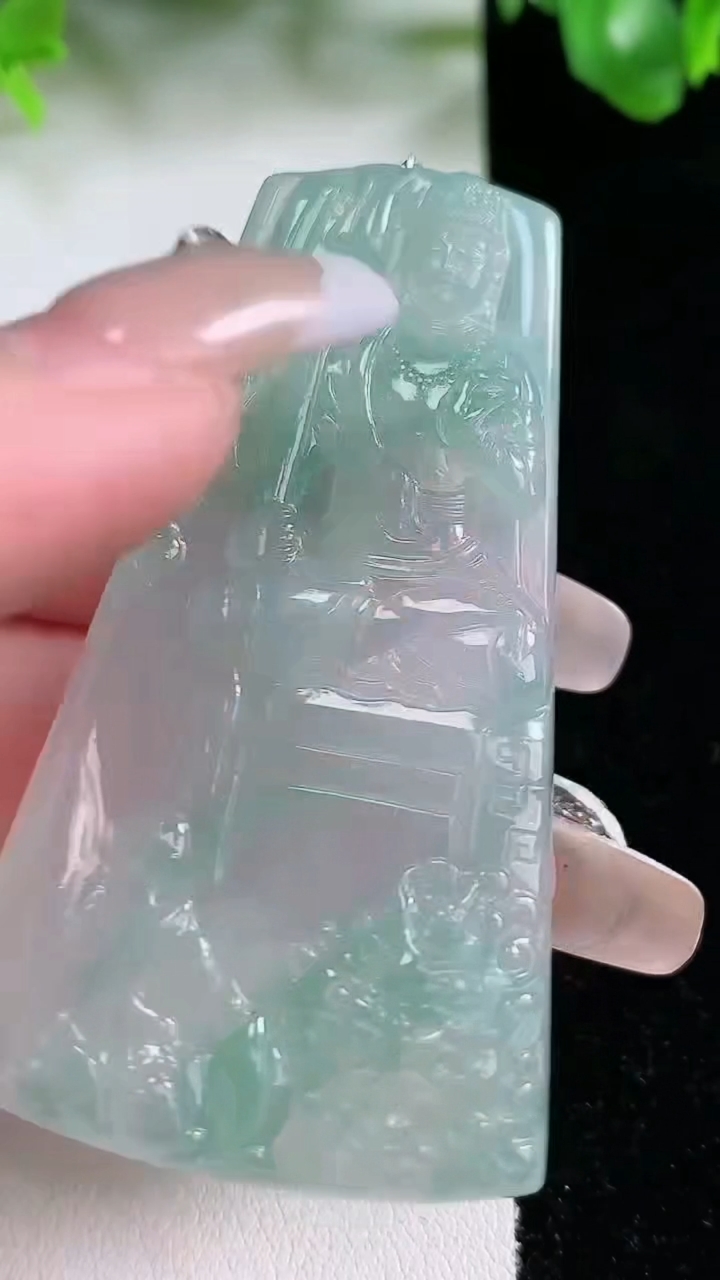 天然A货翡翠文殊菩萨吊坠，尺寸62.4-34-5，重量:24.60g
1月21日