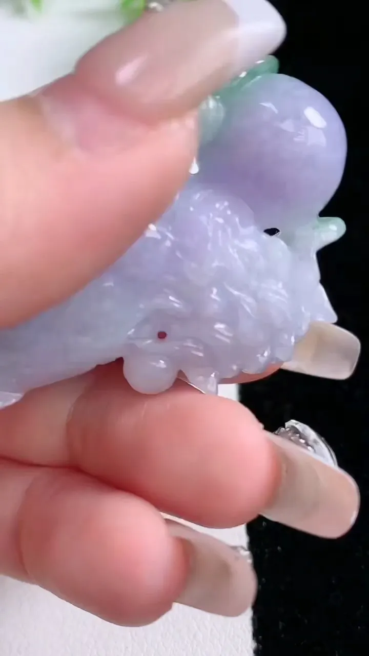 天然A货翡翠春带彩 紫罗兰貔貅吊坠，尺寸52.6-30.2-14.2，重:32.56g
1月21日