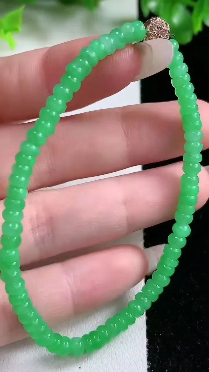 天然A货翡翠算盘珠手串，尺寸4.6-2.3，重量:7.93g1月21日
工厂直销收藏佳品,种好水足，色泽均匀，有种有色，上手高大气！