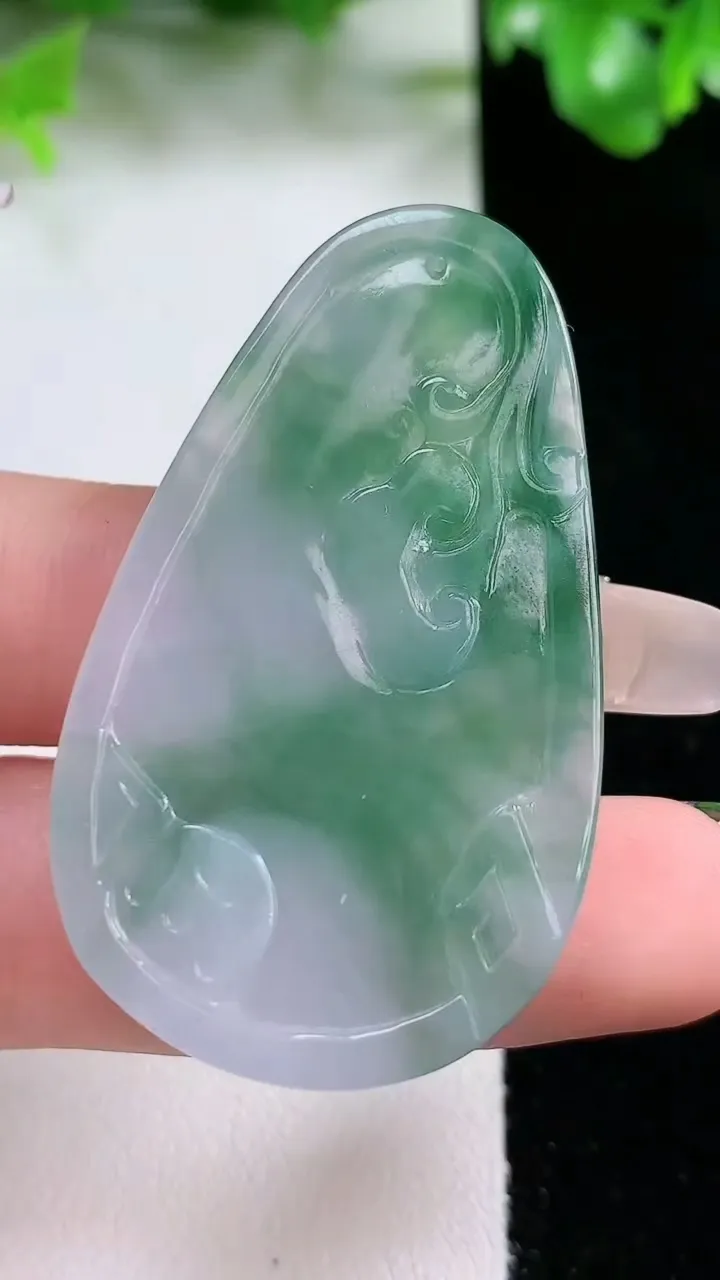 天然A货翡翠鸟语花香吊坠，尺寸48-28.5-4.7，重量:13.07g
1月21日