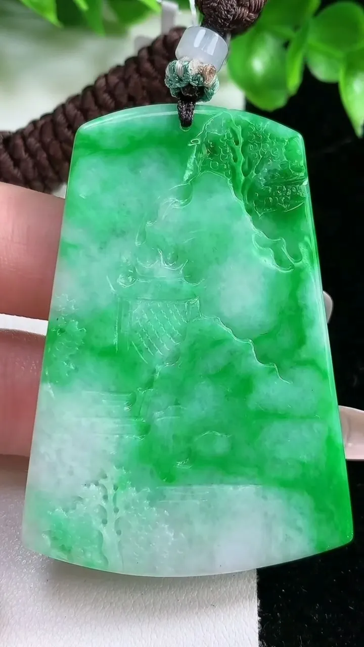 天然A货翡翠山水牌吊坠，尺寸59-41-5.2，重量:34.10g
1月21日