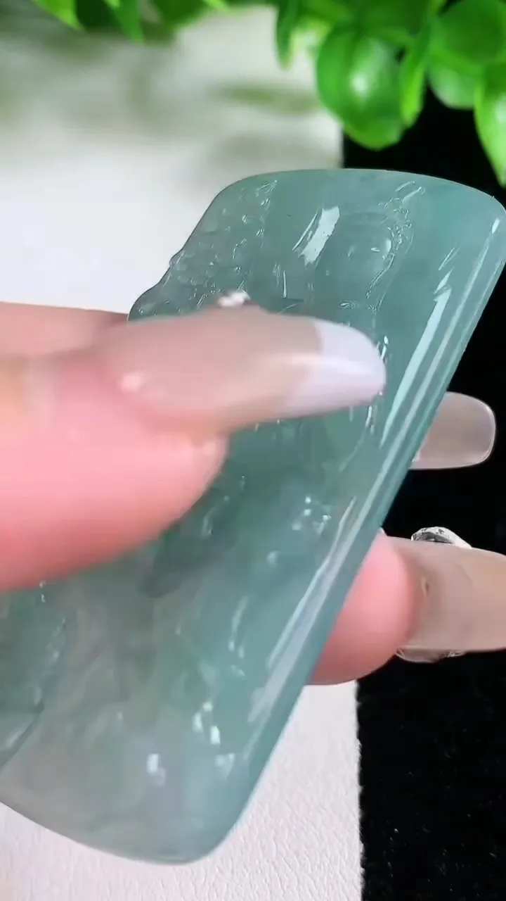 天然A货翡翠文殊菩萨吊坠，尺寸58.2-31.6-5.4，重量:25.36g
1月21日