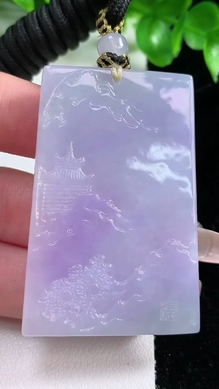 天然A货翡翠牌吊坠，尺寸54.6-35.2-5.3，重量:33.18g
1月21日