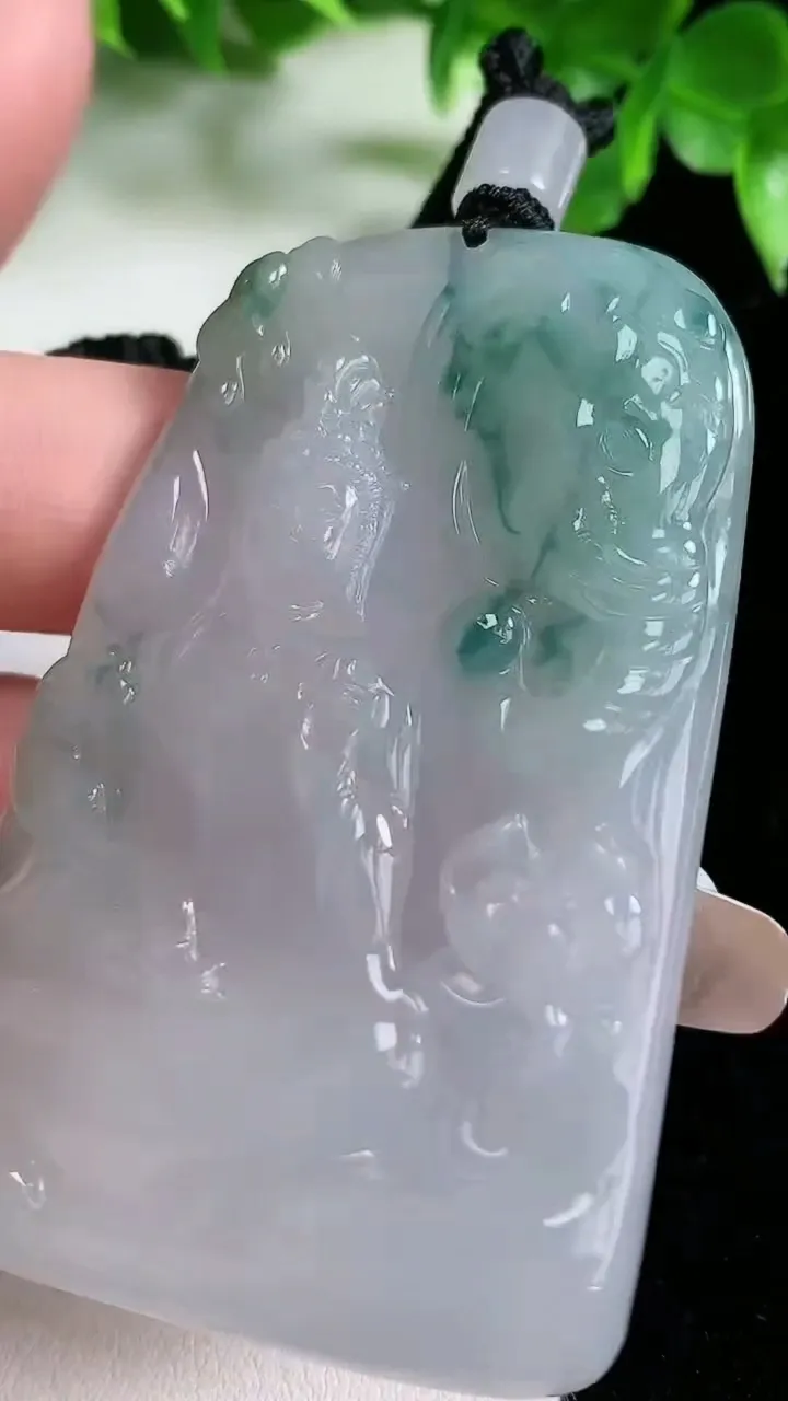 天然A货翡翠冰种飘花普贤菩萨吊坠，尺寸63-41-5.6，重量:40.06g
1月21日