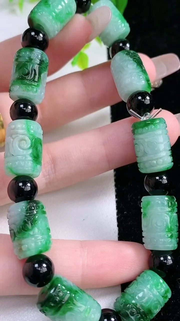 天然A货翡翠路路通手串，尺寸14.4-10，重:39.51g1月21日
工厂直销收藏佳品,种好水足，