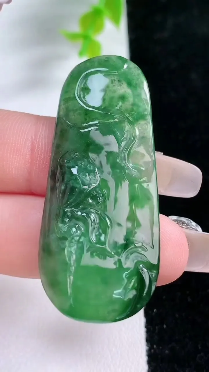 天然A货翡翠蜻蜓点水 莲蓬吊坠，尺寸48-20.5-5.4，重:8.37g
1月21日