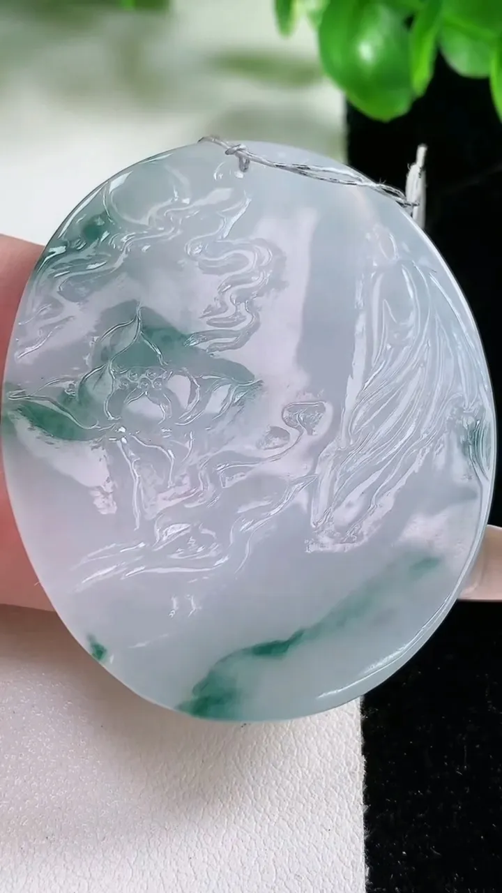 天然A货翡翠种飘花普贤菩萨吊坠，尺寸50.5-42.5-4.8，重量:26.09g
1月21日