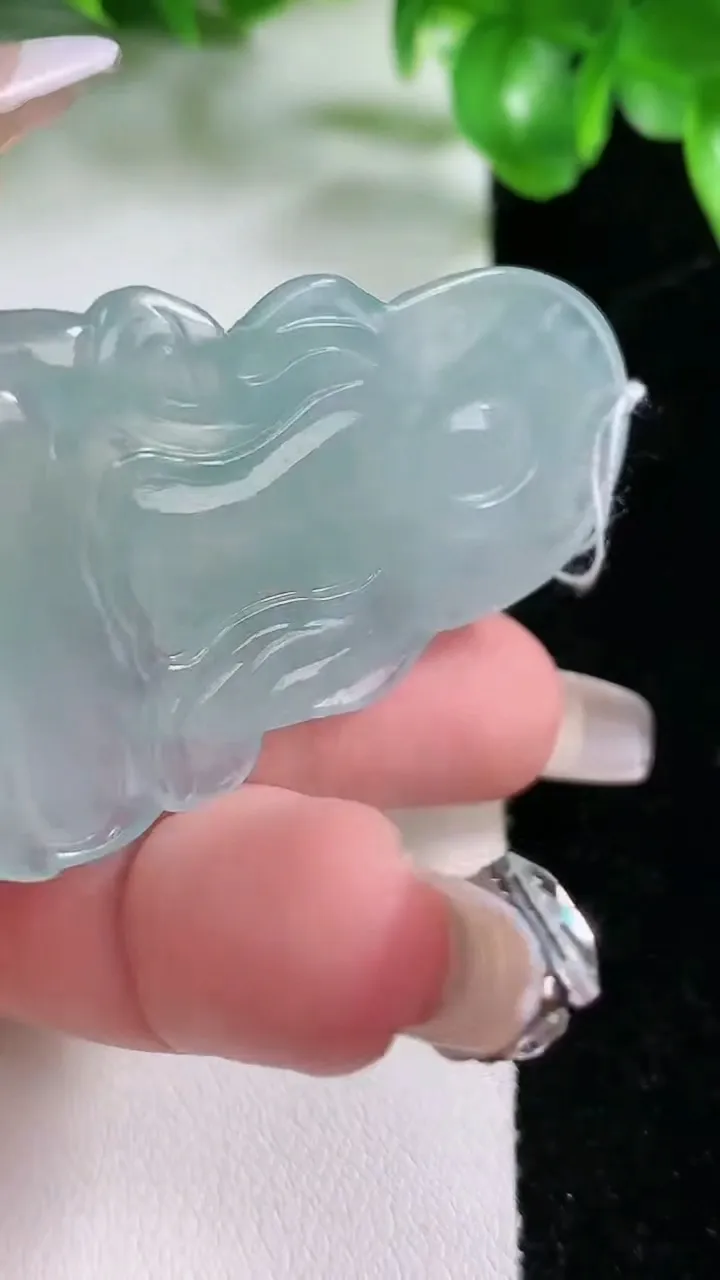 天然A货翡翠度母观音吊坠，尺寸49.5-29.5-5.6，重量:14.84g
1月21日