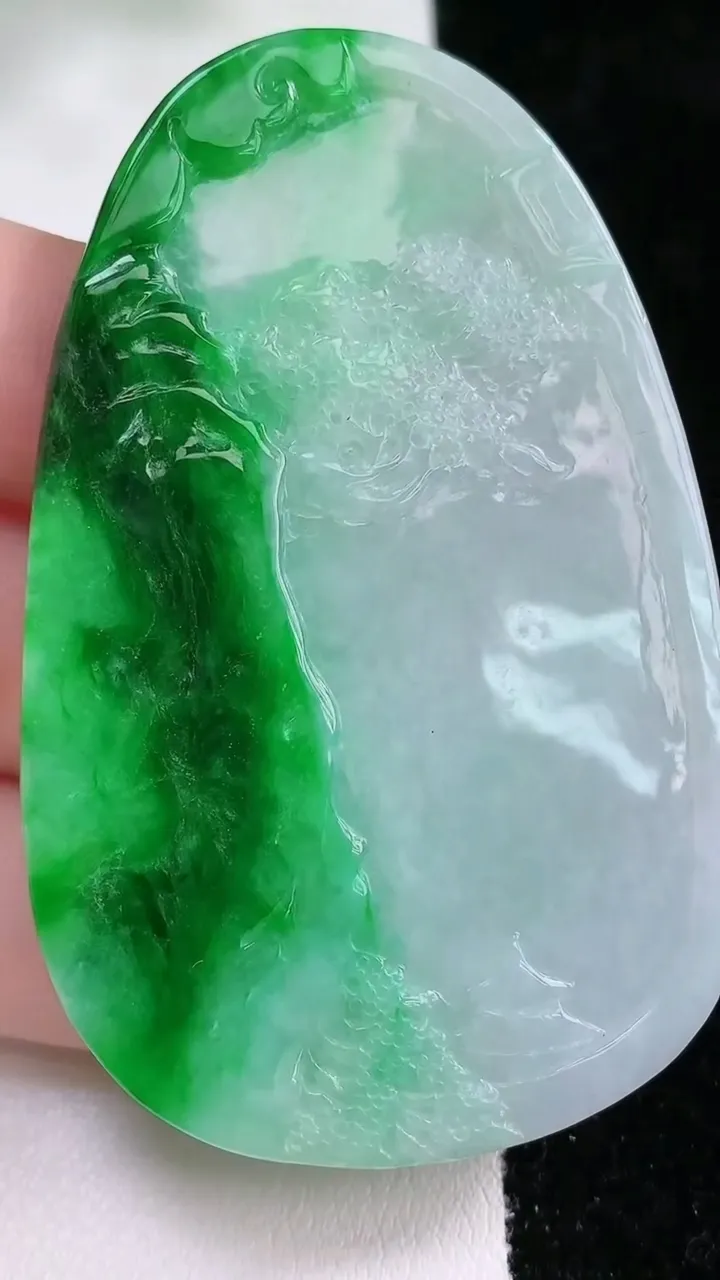 天然A货翡翠山水牌吊坠，尺寸66-42-6，重:36.75g
1月21日