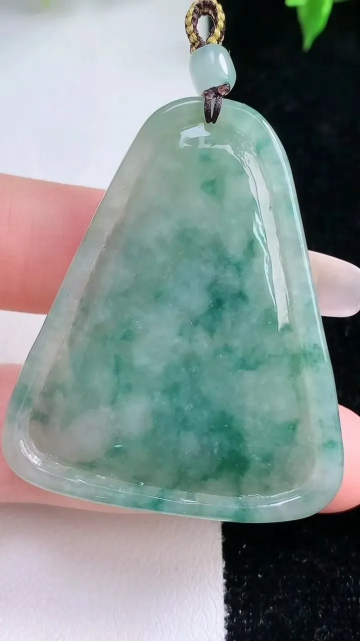 天然A货翡翠飘花文殊菩萨吊坠，尺寸46-36-5.5，重量:17.33g
1月21日