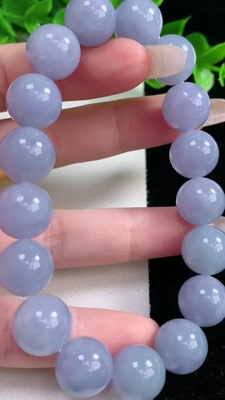 天然A货翡翠紫罗兰圆珠手串，尺寸12.4-17颗，重量:56.31g1月21日
工厂直销收藏佳品,种好水足，色泽均匀，有种有色，上手高大气！