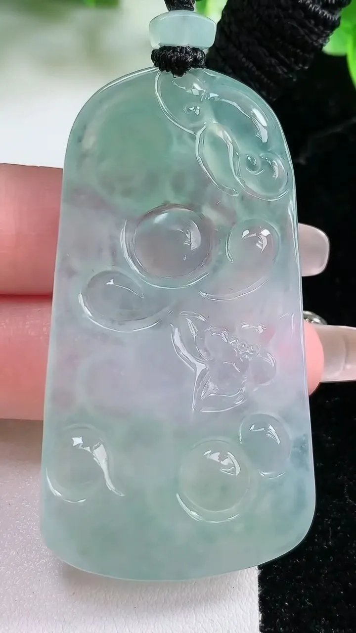 天然A货翡翠逍遥佛吊坠，尺寸60.5-31.6-4.5，重量:23.11g
1月21日