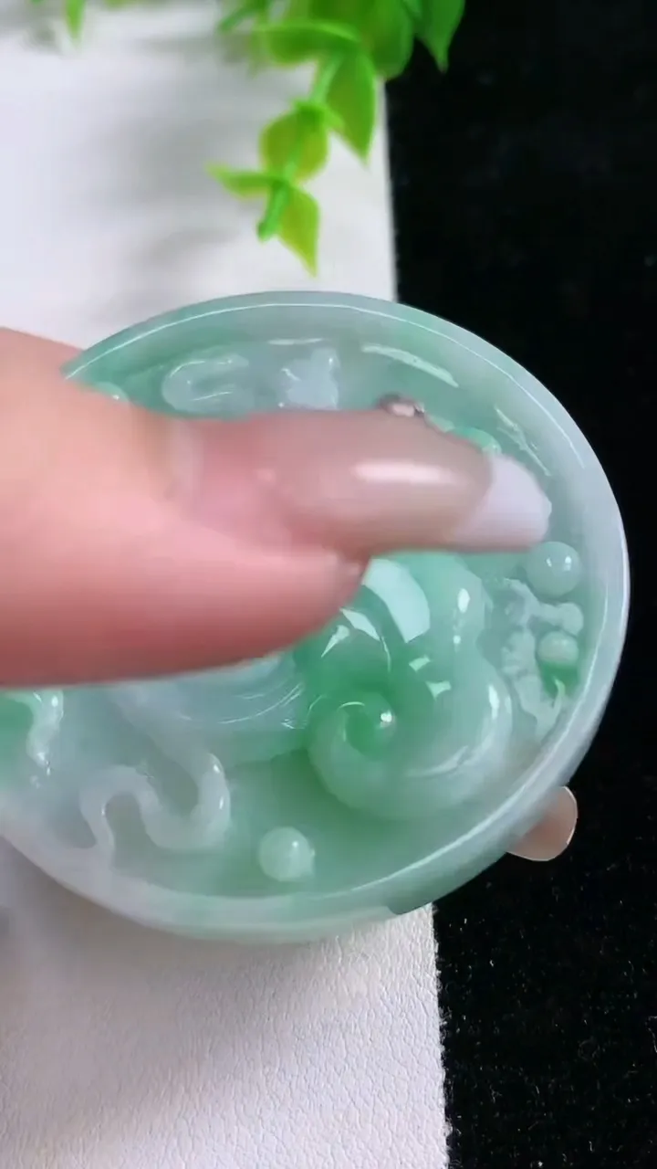 天然A货翡翠如意吊坠吊坠，尺寸52.6-6.5，重:34.62g
1月21日