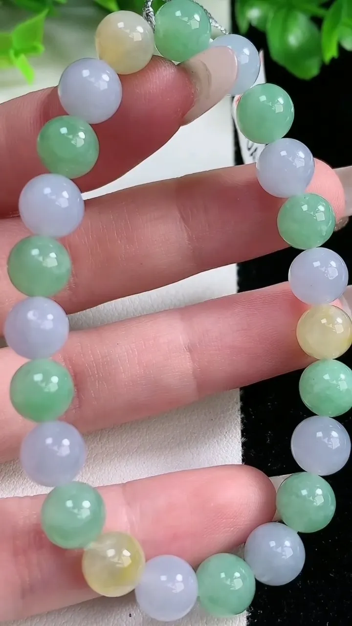 天然A货翡翠三彩圆珠手串，尺寸7.7-23颗，重量:20.35g1月21日
工厂直销收藏佳品,种好水足，色泽均匀，有种有色，上手高大气！